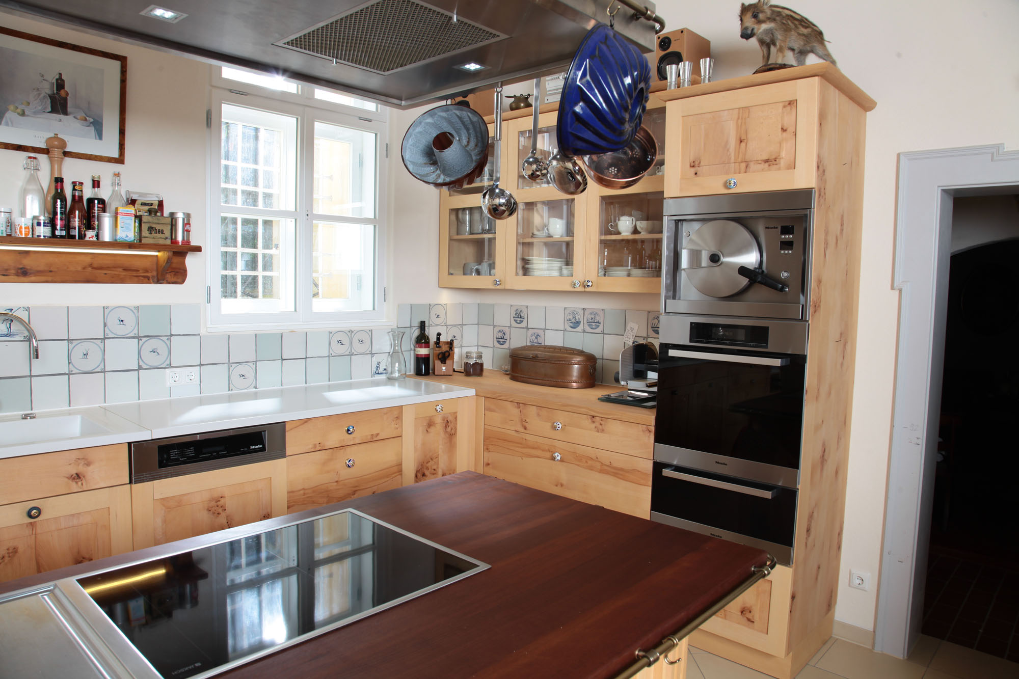 Schlossküche in verwachsener Buche in Feucht Weiherhaus: Die Möbelmacher