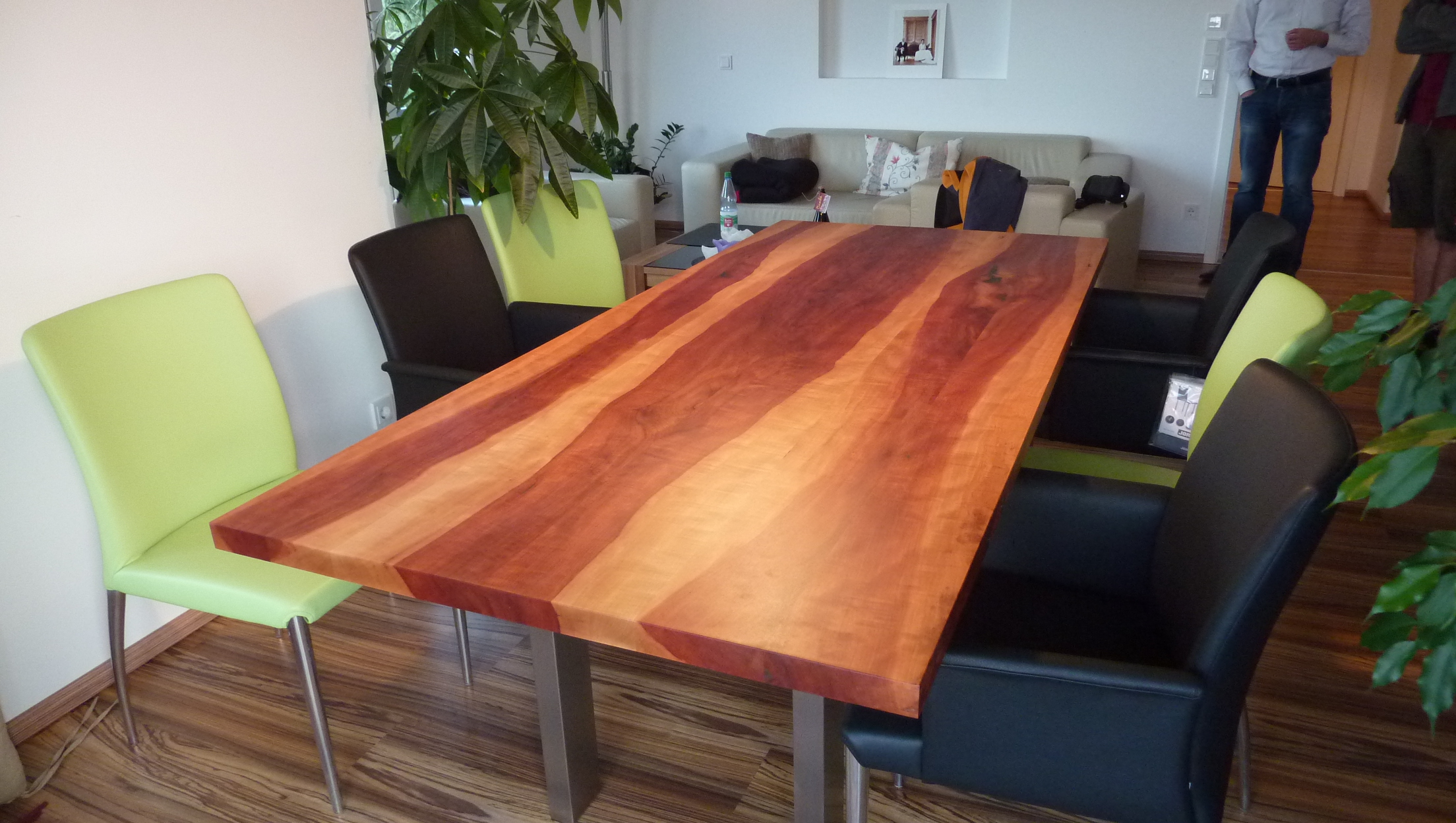 Massivholztische und Essplätze 2012 : Die Möbelmacher