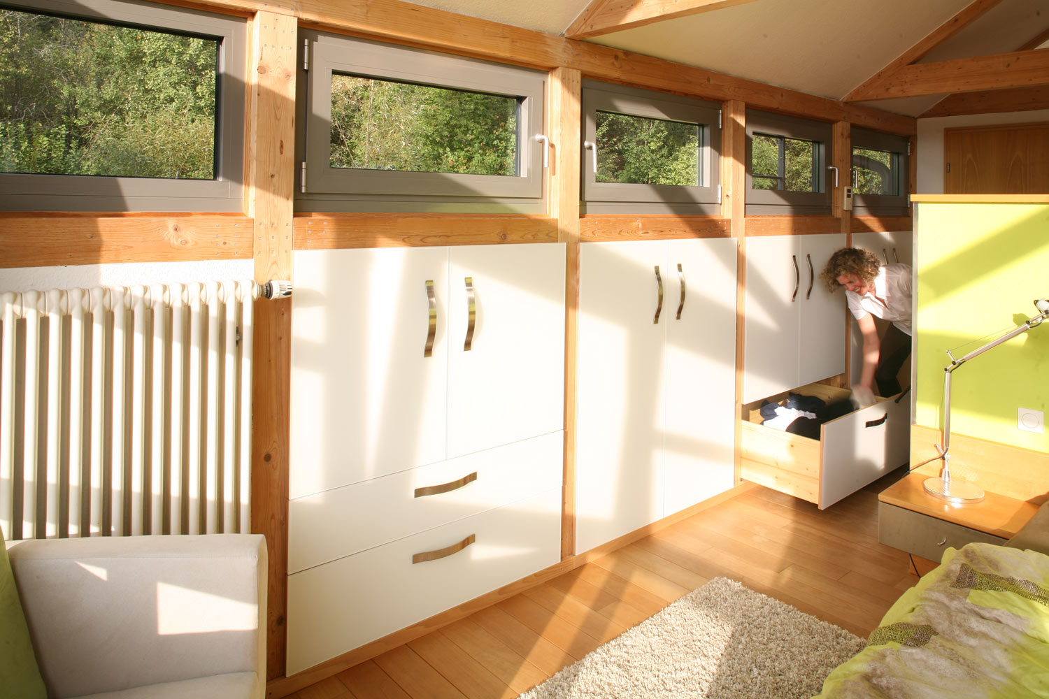 Schlafzimmer aus regionalem Massivholz 2006-9: Die Möbelmacher