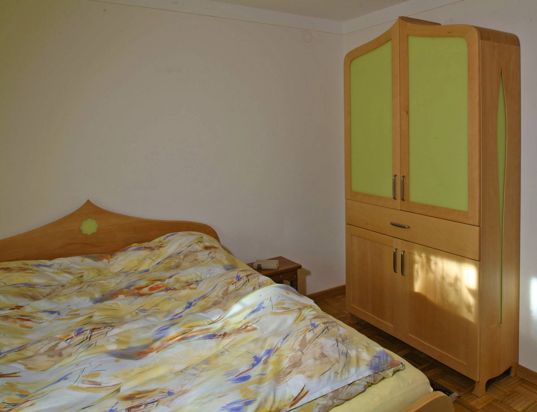 Schlafzimmer aus Massivholz von den Möbelmachern aus Franken 2012 bis