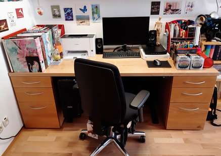 höhenverstellbarer Schreibtisch  