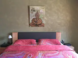 Bett mit Nachtkästchen Bett mit Nachtkästchen