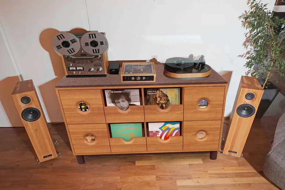 Schallplatten-Hifimöbel noch vor der Entstehung Schallplatten-Hifimöbel noch vor der Entstehung