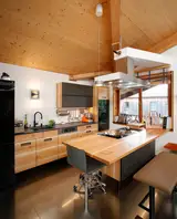 Massivholzküche in Kirschbaum mit Keramik