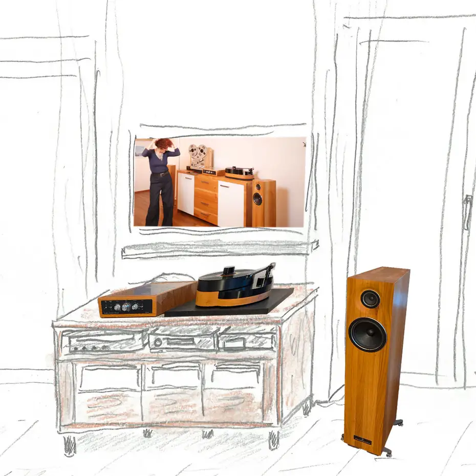 Massivhlolz-Schallplattenschrank mit der einzigen Anlage aus dem Holz der Hersbrucker Alb