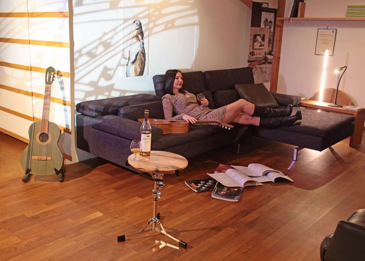 Snare-Couchtisch mit Massivholzplatte Snare-Couchtisch mit Massivholzplatte