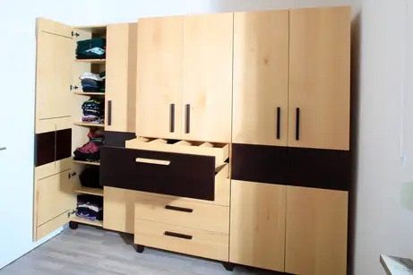 Massivholzschlafzimmer in Buche und Thermobuche 