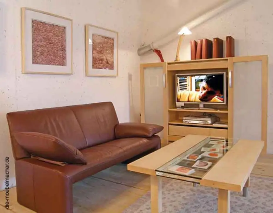 Unten Spiegel, oben Klarglas: leicht zu dekorierender Sofatisch