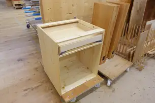  Küchenkorpus aus Fichtendreischicht