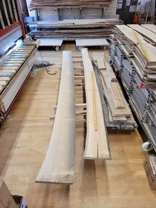 Höhenverstellbarer Ess- und Schreibtisch noch als Brett Höhenverstellbarer Ess- und Schreibtisch noch als Brett