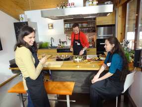 Gemeinsames Kochen im Kochworkshop