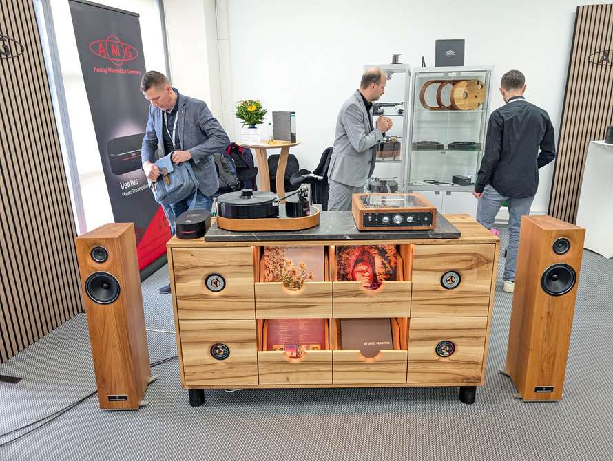AMG Plattespieler auf den Möbeln der Möbelmacher