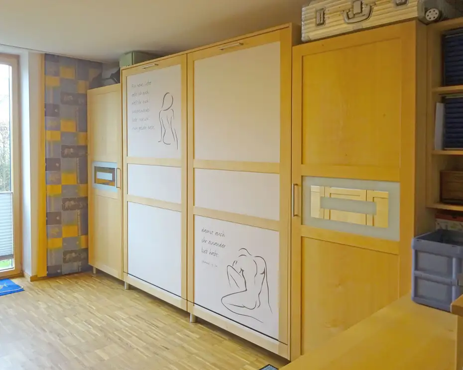 Schrankbett in Ahorn als Doppelbett