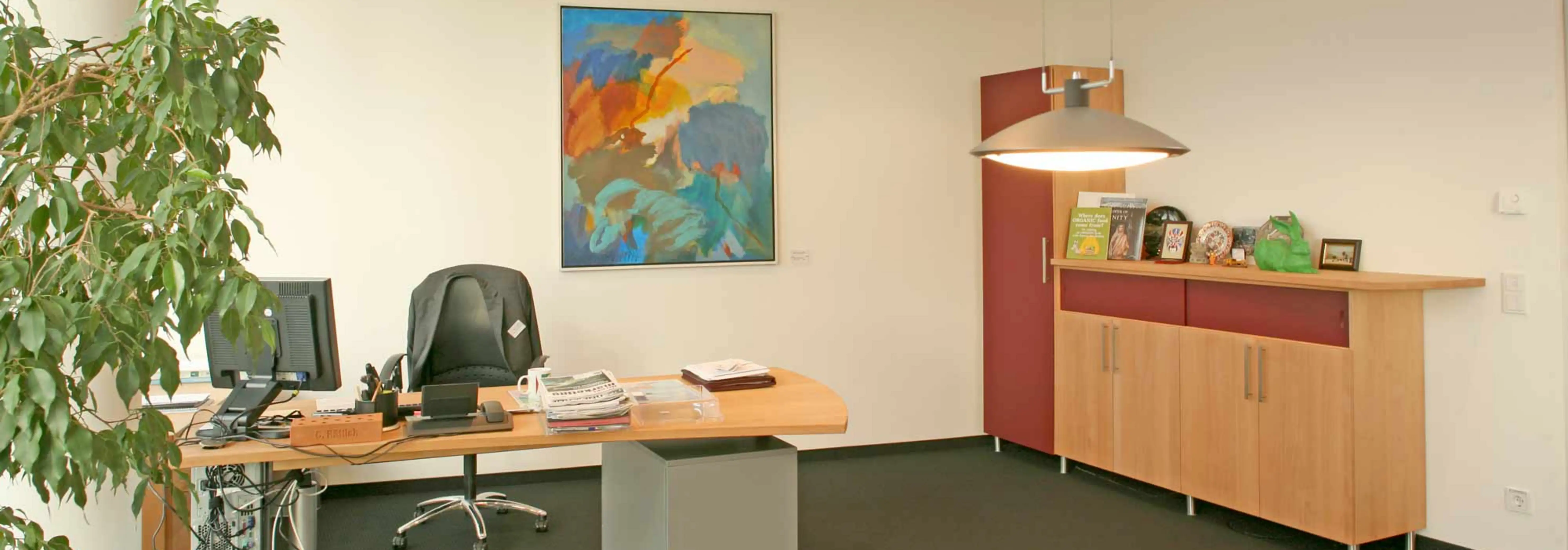 Büro der Nünrbergmesse in Massivholz