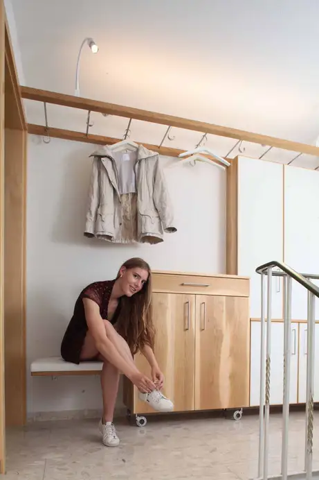 Garderobe in massiver Eiche und weißem Glas