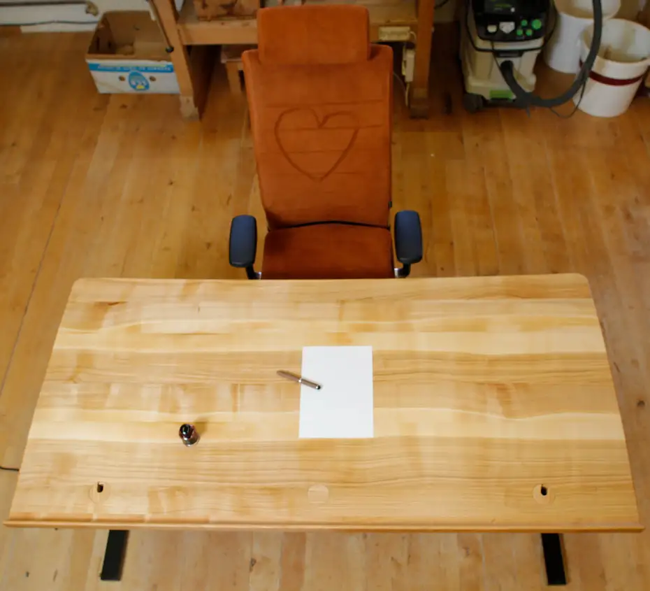 Kirschbaumschreibtisch höhenverstellbar aus Massivholz Kirschbaumschreibtisch höhenverstellbar aus Massivholz