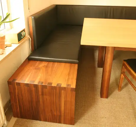 Massivholzessplatz aus Nussbaum und Ahorn