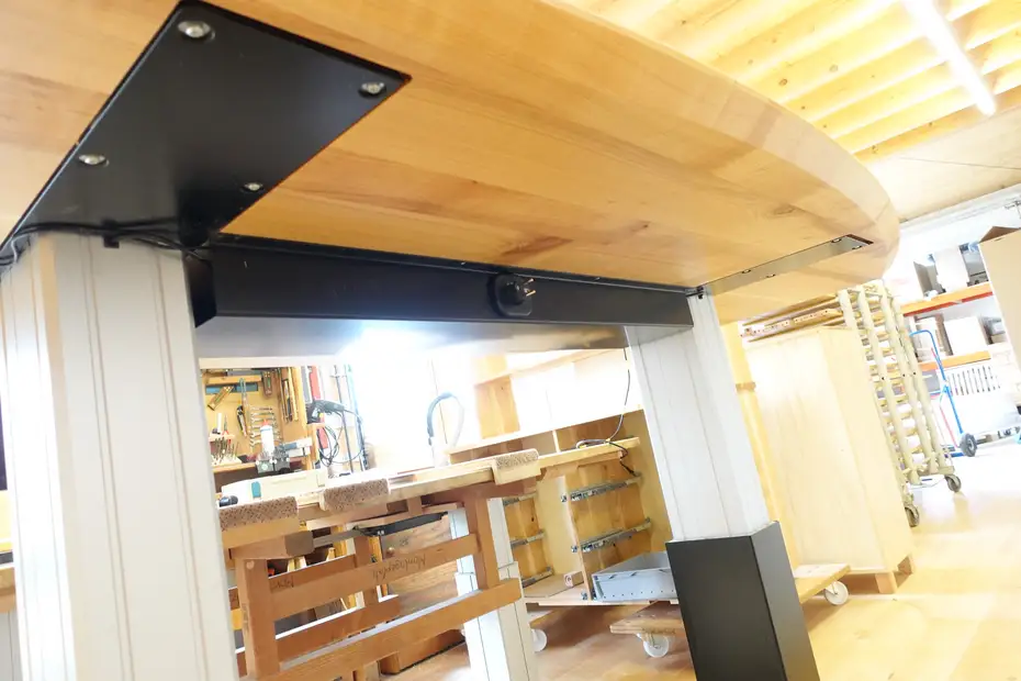 Tisch höhenverstellbar von unten Tisch höhenverstellbar von unten