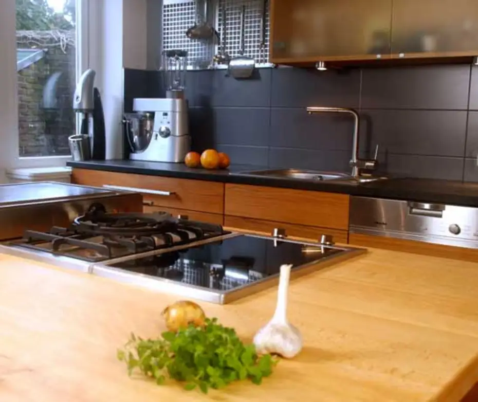 Kirschbaum-Massivholzküche von den Möbelmachern aus Unterkrumbach