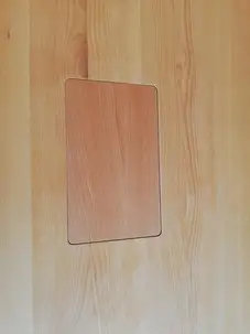 Connecting Box im höhenverstellabren Massivholztisch Connecting Box im höhenverstellabren Massivholztisch