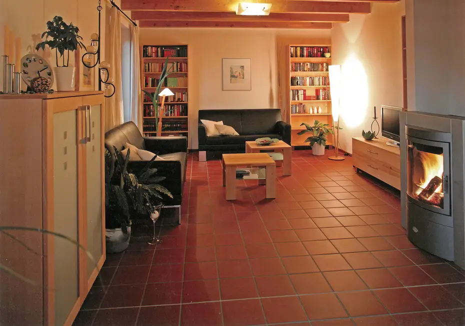 Büchercontainer mit Rückwand und Edelstahlfüßen 