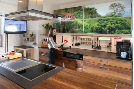 Das Bild im Oberschrank kommt von Georg Rubins Reisebüro Das Bild im Oberschrank kommt von Georg Rubins Reisebüro