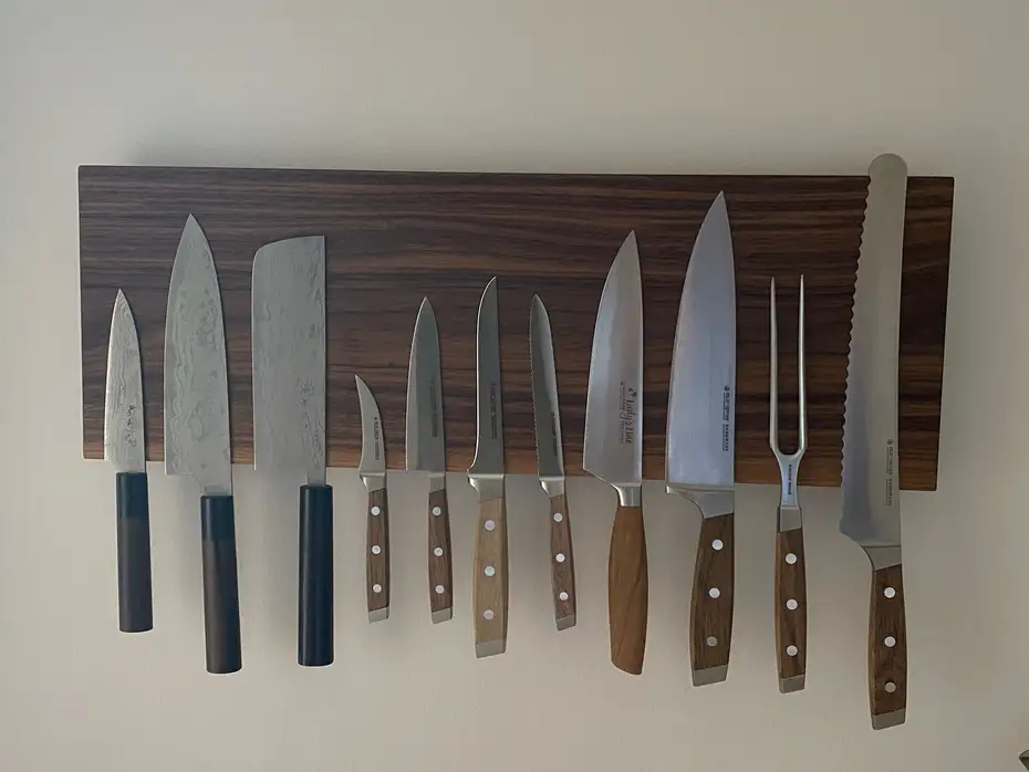 Messermagnetleiste für Kochmesser in Nussbaum Messermagnetleiste für Kochmesser in Nussbaum