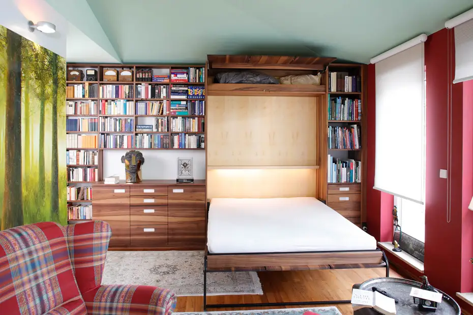 Sideboard mit Bücherregal und Klappbett in Nussbaum 