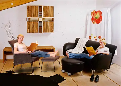 Musik-Lowboard aus Nussbaum und Ahorn Massivholz Musik-Lowboard aus Nussbaum und Arhon Massivholz