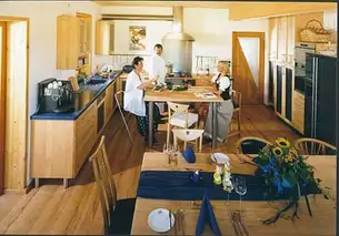 Kücheninsel mit Sitzplätzen 