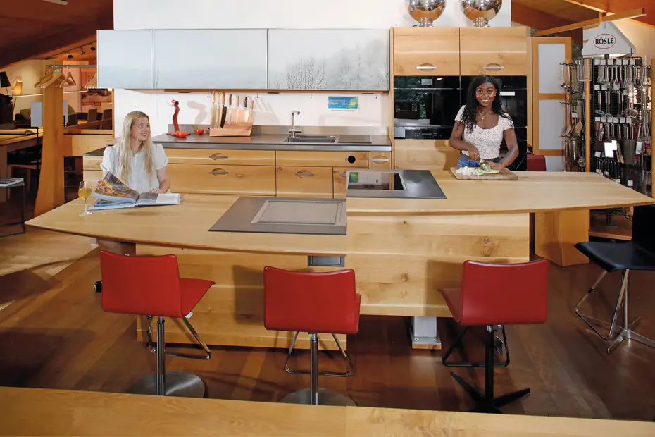 Die höhenverstellbare Kochinsel nur bei den Möbelmachern 