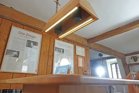 Museumstechnik in der Leuchte des deutschen Hirtenmuseums versteckt Museumstechnik in der Leuchte des deutschen Hirtenmuseums versteckt