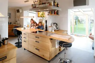 Nachhaltige Massivholzküche in Eiche Nachhaltige Massivholzküche in Eiche