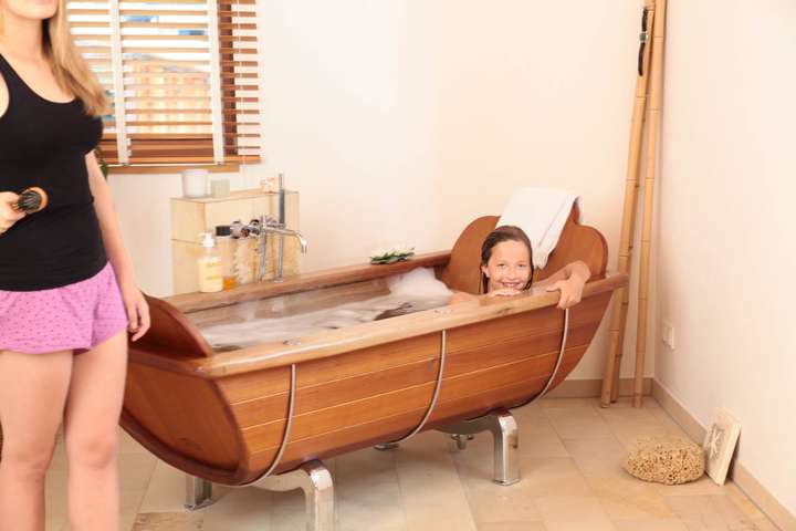 Badezimmer aus massivem Holz: Die Möbelmacher