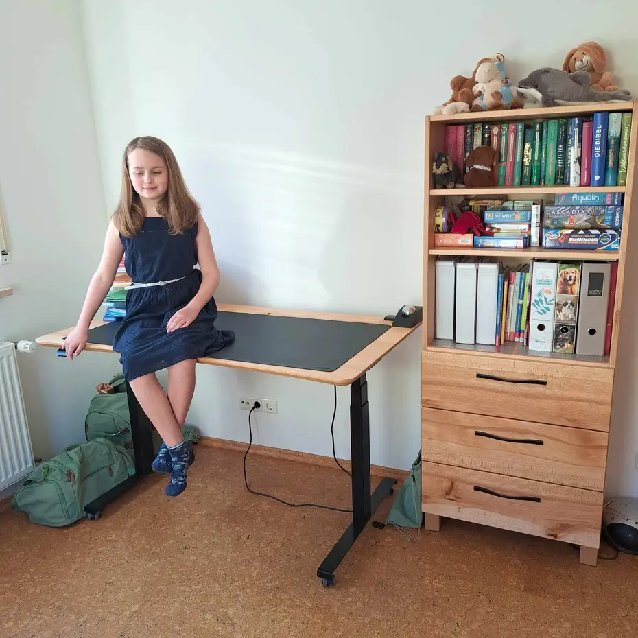 Buchenschreibtisch für Julia höhenverstellbar Buchenschreibtisch für Julia höhenverstellbar