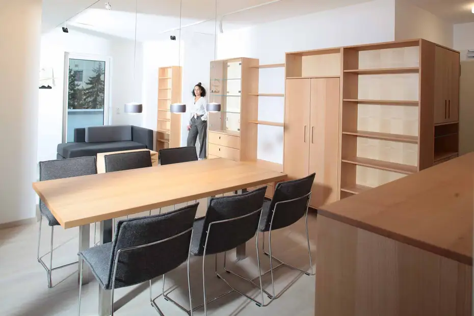 Kompletteinrichtung mit Massivholz im Penthaus in Lauf an der Pegnitz 