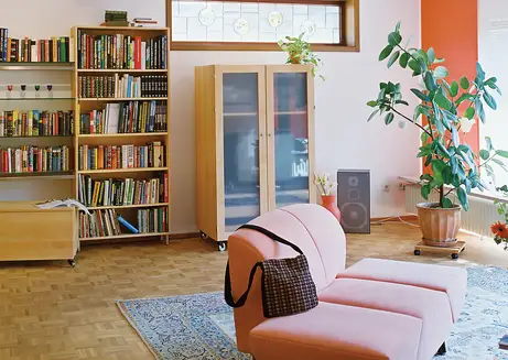 TV-Schrank versteckt Fernseher mit Drehtüren TV-Schrank versteckt Fernseher mit Drehtüren