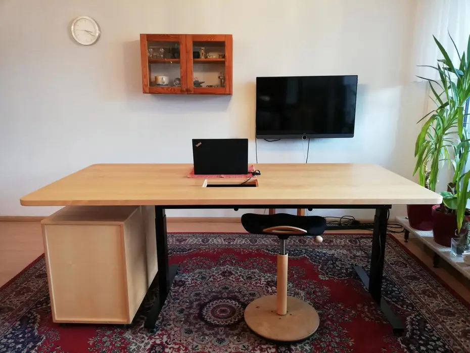 Ess- und Schreibtisch höhenverstellbar Ess- und Schreibtisch höhenverstellbar