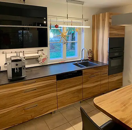 Rüster-Massivholzküchen werden aus Ulmen gebaut