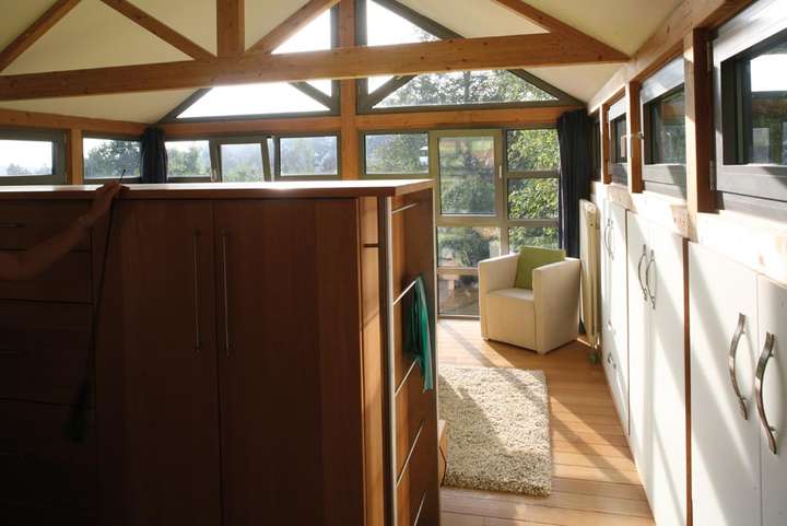 Schlafzimmer aus regionalem Massivholz 2006-9: Die Möbelmacher