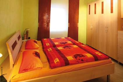 Schlafzimmer aus regionalem Massivholz 2006-9: Die Möbelmacher