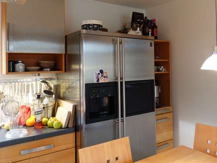 GE Kühlschrank mit Wasser- und Eiswürfelspender GE Kühlschrank mit Wasser- und Eiswürfelspender