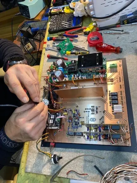 Highendverstärker für unser Massivholzgehäuse Highendverstärker für unser Massivholzgehäuse