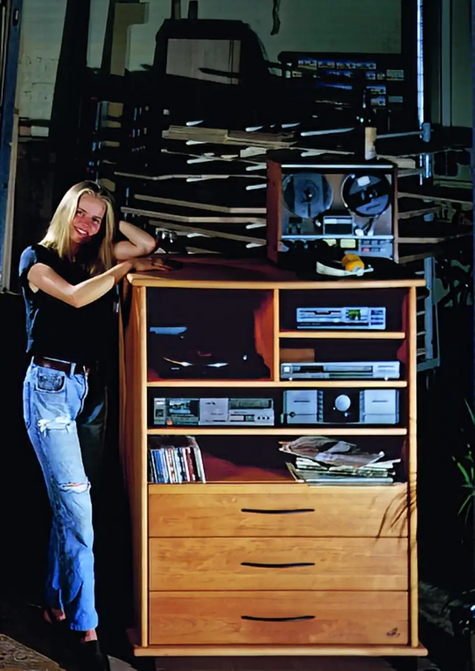 Hifischrank aus Buche mit Kirsten Hifischrank aus Buche mit Kirsten