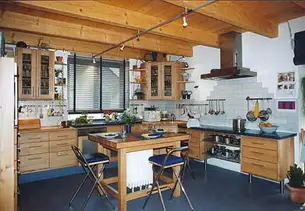 Kücheninsel mit Hirnholzplatte in Buche 