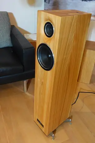 Boxen aus Massivholz in Kirschbaum Boxen aus Massivholz in Kirschbaum