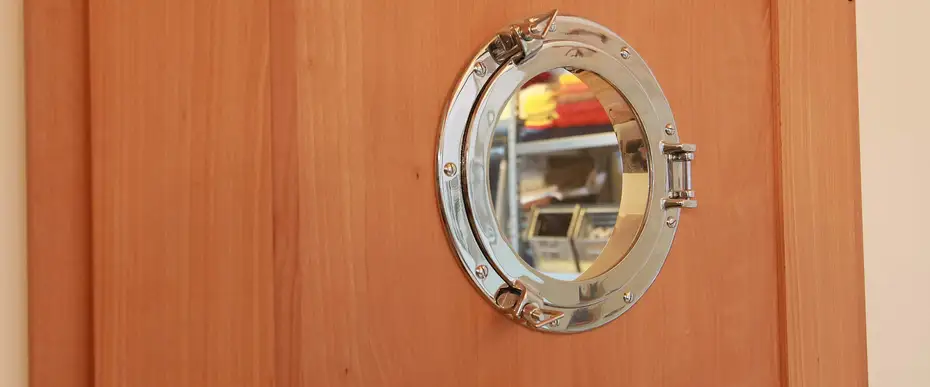 Echtes Bullauge aus dem Schiffsbedarf für die Buchentür in Rahmenbauweise 