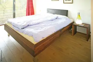 Regionales Nussbaumholz Regionales Nussbaumholz