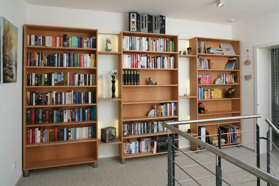 Bibliothek mit Beleuchtungsgag