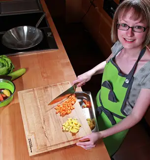 Schneidbrett mit Saftrille Schneidbrett mit Saftrille